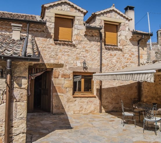 Casa Rural La Fuente del Poval patio