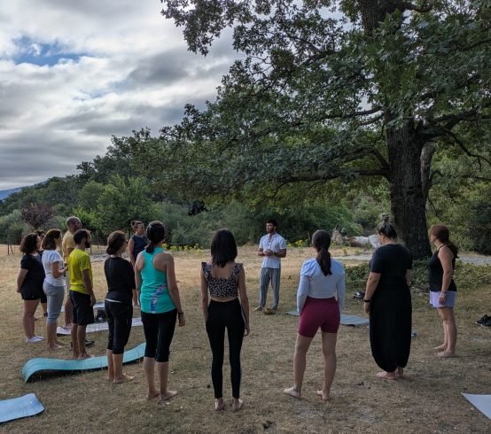 Clase-de-pilates-al-aire-libre